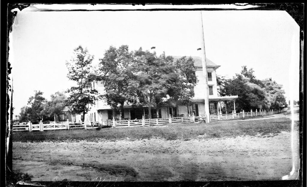 Boarding House, Quogue, Long Island,
Courtesy Brooklyn Museum