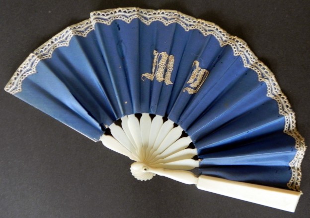 Ladies’ fan made of whalebone and silk with embroidered trim, ca. 1850.